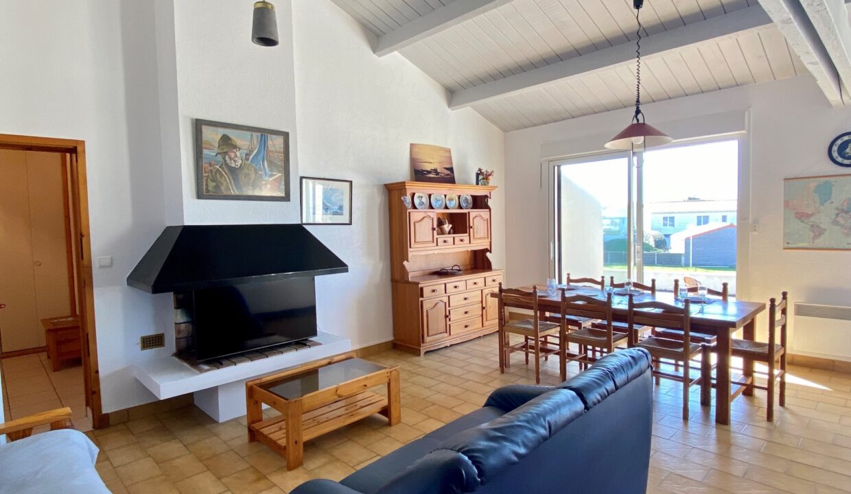 LA-SAUZAIE-MAISON-SITUEE-A-400M-DE-LA-PLAGE-TERRASSE-DE-100M²-AVEC-VUE-MER-Animaux-bienvenus-4