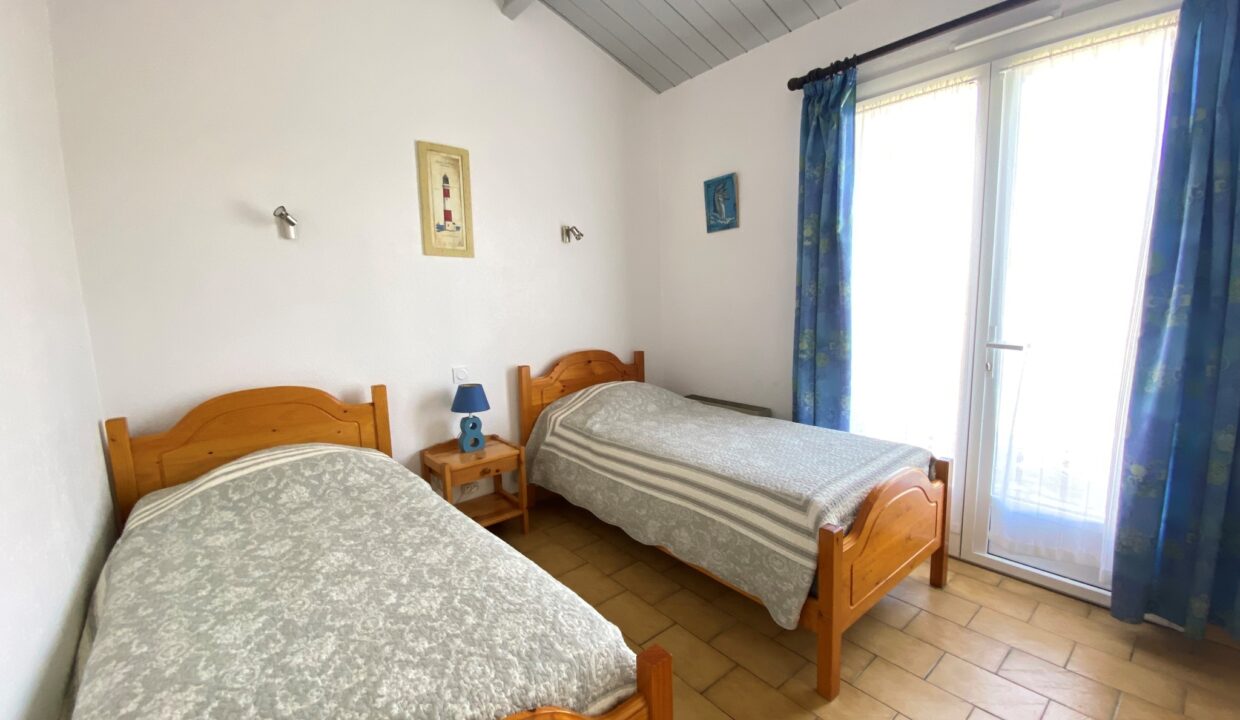 LA-SAUZAIE-MAISON-SITUEE-A-400M-DE-LA-PLAGE-TERRASSE-DE-100M²-AVEC-VUE-MER-Animaux-bienvenus-8