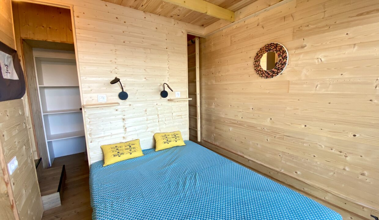 LA-SAUZAIE-au-calme-dune-impasse-maison-cosy-avec-grand-terrain-clos-et-pergola-bioclimatique-WIFI-Animaux-admis-11