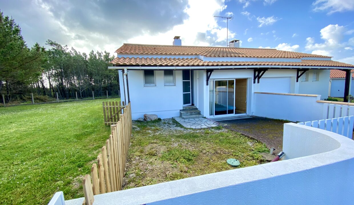 LA-SAUZAIE-au-calme-dune-impasse-maison-cosy-avec-grand-terrain-clos-et-pergola-bioclimatique-WIFI-Animaux-admis-13