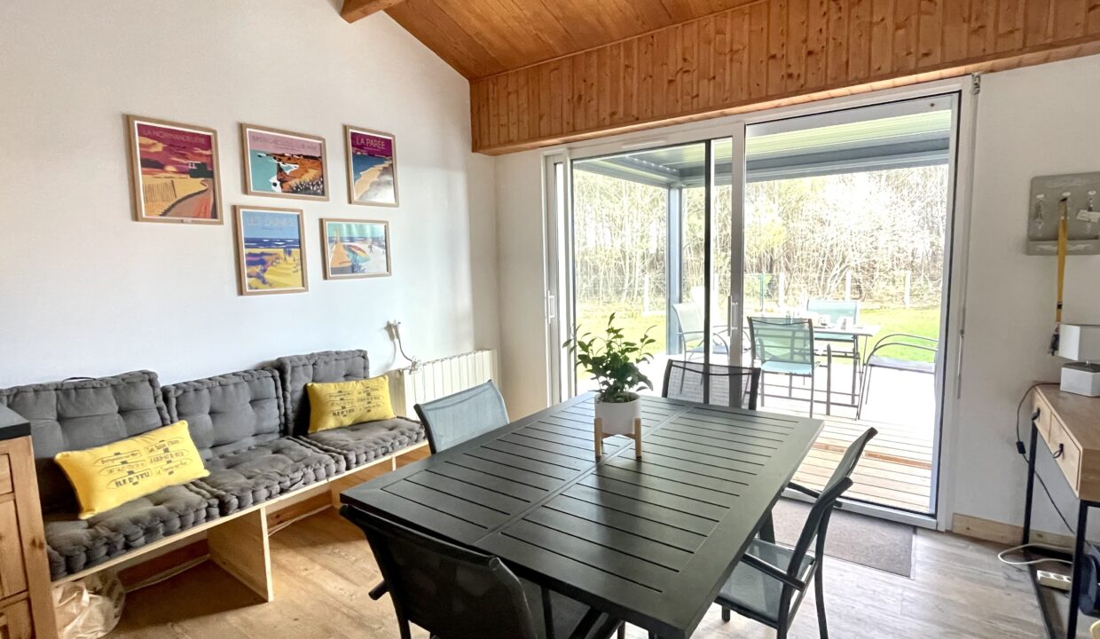 LA-SAUZAIE-au-calme-dune-impasse-maison-cosy-avec-grand-terrain-clos-et-pergola-bioclimatique-WIFI-Animaux-admis-4