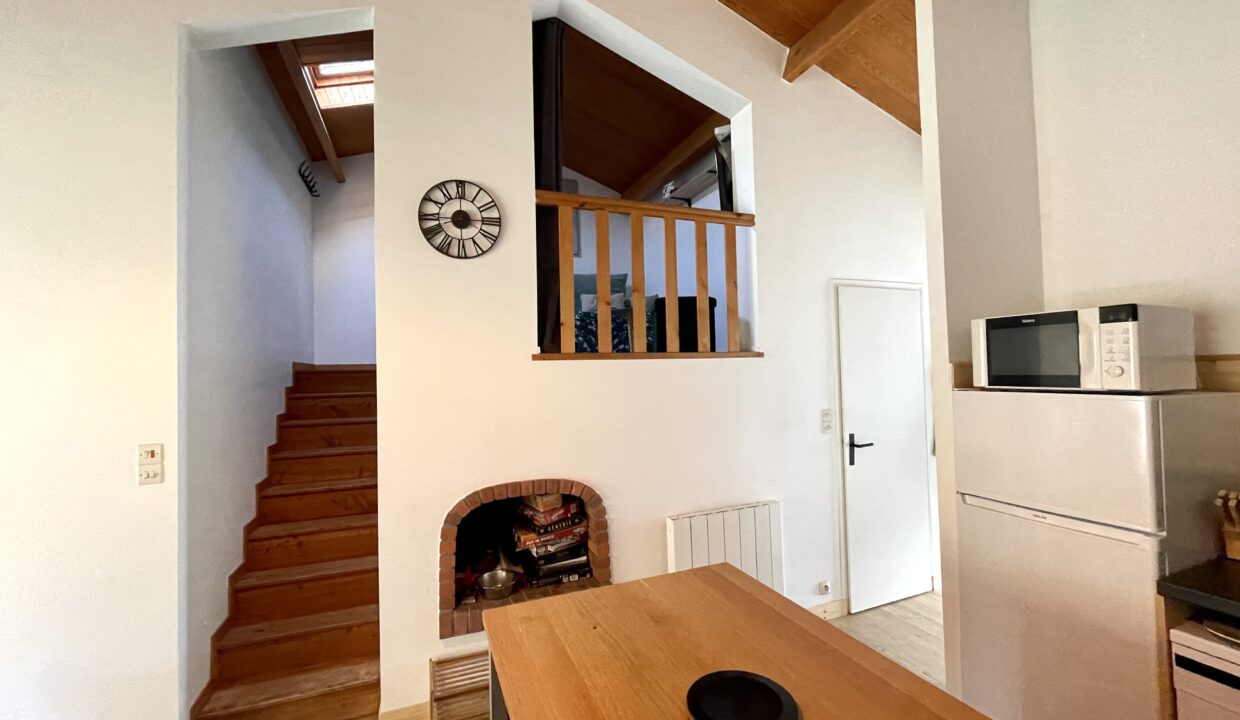LA-SAUZAIE-au-calme-dune-impasse-maison-cosy-avec-grand-terrain-clos-et-pergola-bioclimatique-WIFI-Animaux-admis-7