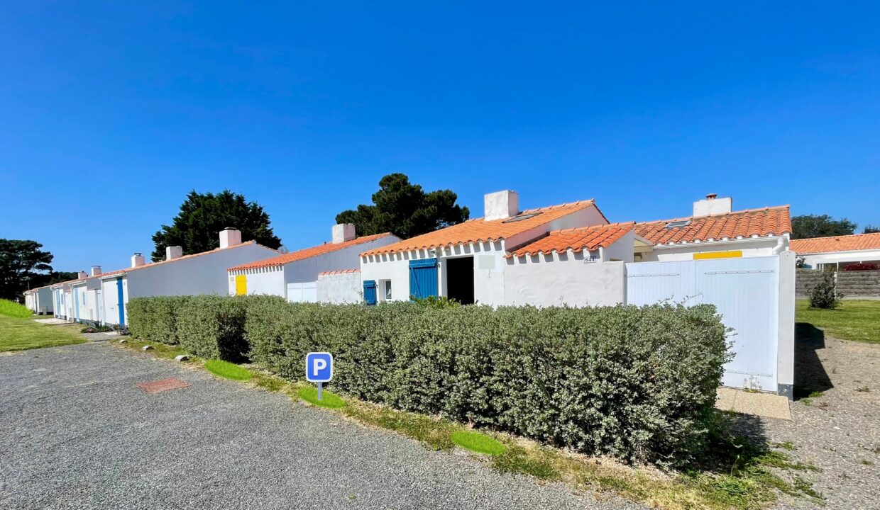 LES-FERMES-MARINES-TYPE-2-PISCINE-CHAUFFEE-ET-TENNIS-COLLECTIFS-ACCES-WIFI-Animaux-bienvenus-2