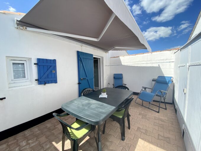 LES FERMES MARINES - TYPE 2 - PISCINE CHAUFFEE ET TENNIS COLLECTIFS - COMMERCES ET BORD DE MER A PROXIMITE