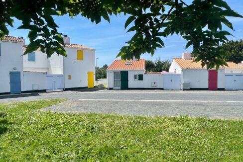 LES FERMES MARINES - TYPE 2 - PISCINE CHAUFFEE ET TENNIS COLLECTIFS - COMMERCES ET BORD DE MER A PROXIMITE