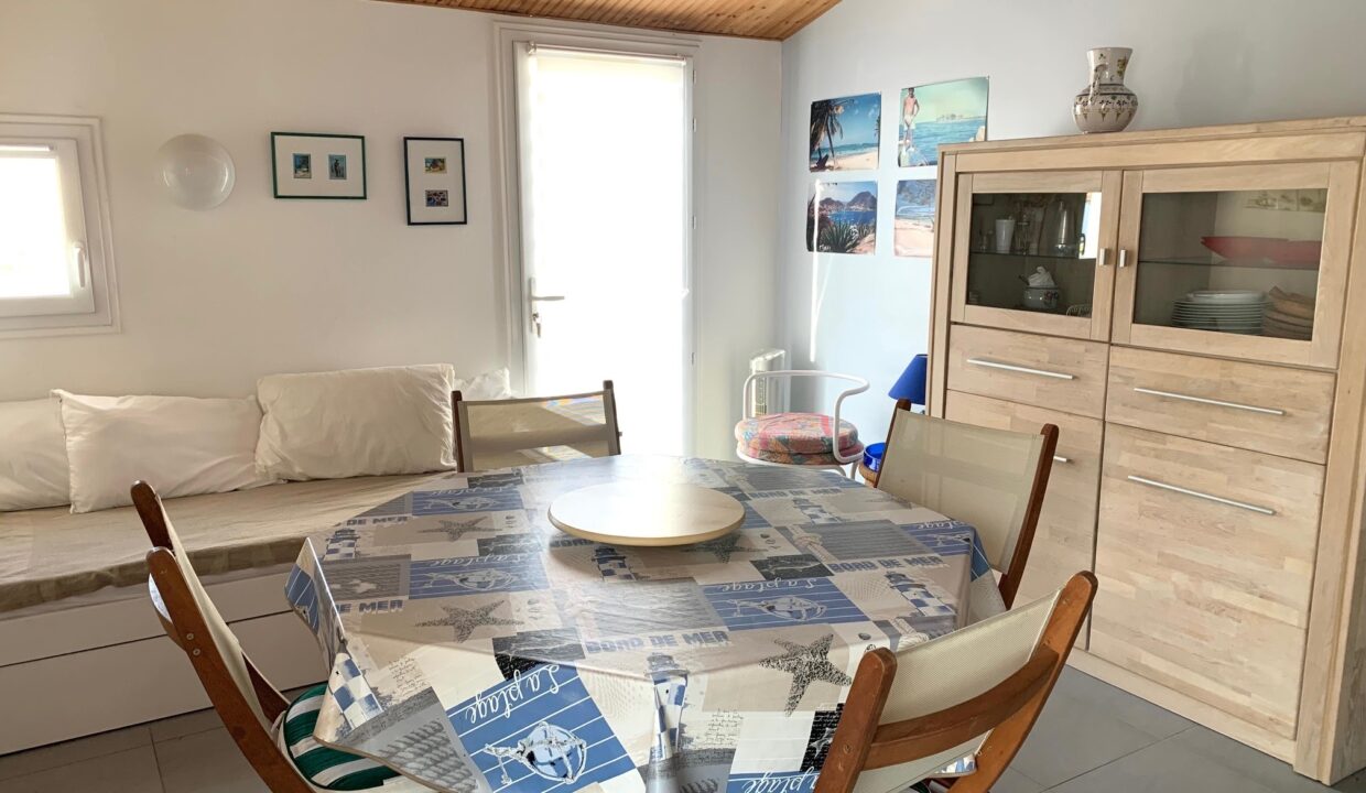 LES-FERMES-MARINES-TYPE-2-PISCINE-CHAUFFEE-ET-TENNIS-COLLECTIFS-COMMERCES-ET-BORD-DE-MER-A-PROXIMITE-ACCES-WIFI-1