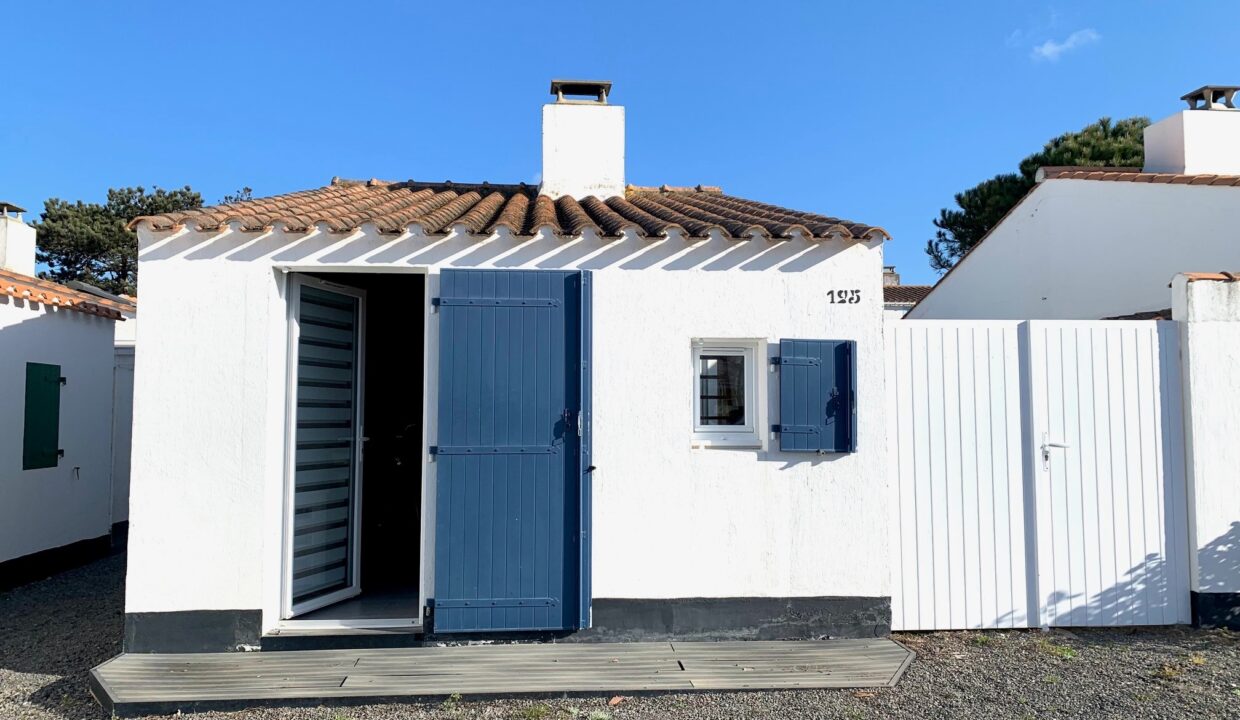LES FERMES MARINES - TYPE 2 - PISCINE CHAUFFEE ET TENNIS COLLECTIFS - COMMERCES ET BORD DE MER A PROXIMITE - ACCES WIFI