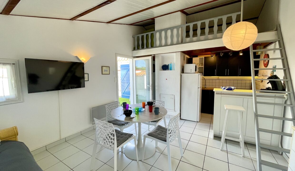 LES-FERMES-MARINES-TYPE-3-ACCES-WIFI-PISCINE-CHAUFFEE-ET-TENNIS-COLLECTIFS-COMMERCES-ET-BORD-DE-MER-A-PROXIMITE-2