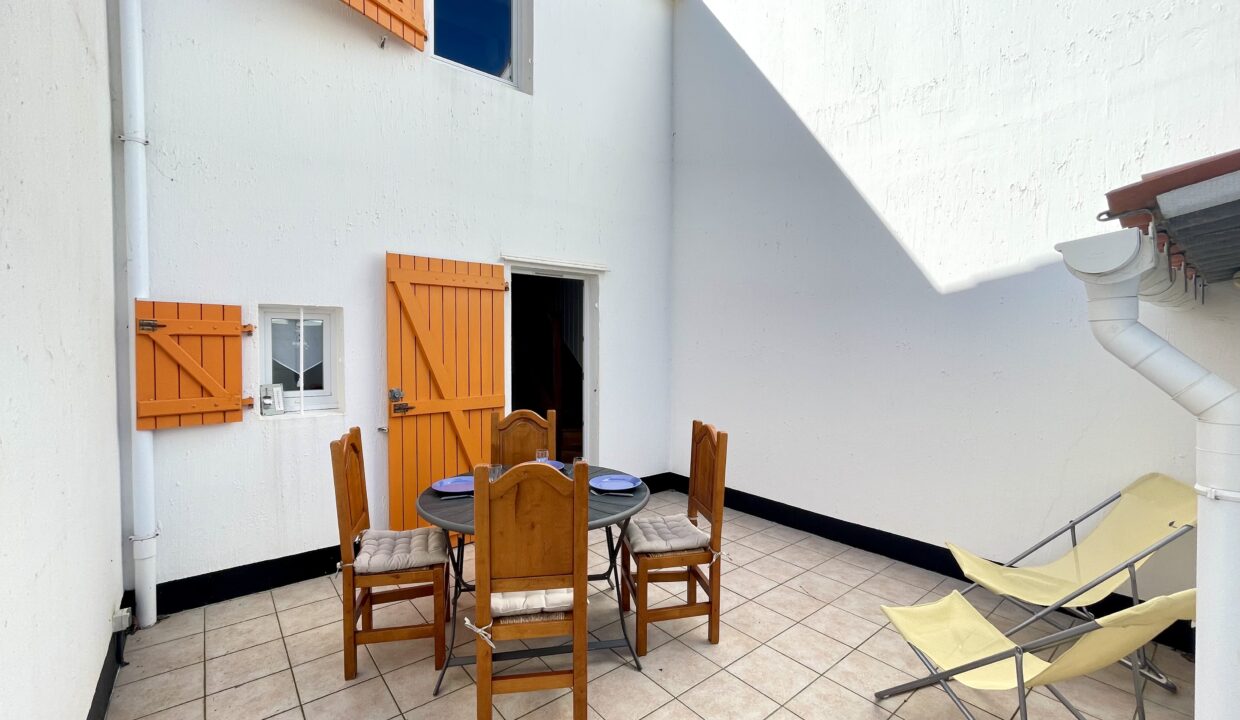 LES FERMES MARINES - TYPE 3 ETAGE - PISCINE CHAUFFEE ET TENNIS COLLECTIFS - COMMERCES ET BORD DE MER A PROXIMITE