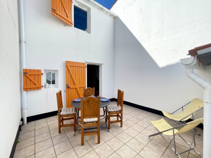LES FERMES MARINES - TYPE 3 ETAGE - PISCINE CHAUFFEE ET TENNIS COLLECTIFS - COMMERCES ET BORD DE MER A PROXIMITE