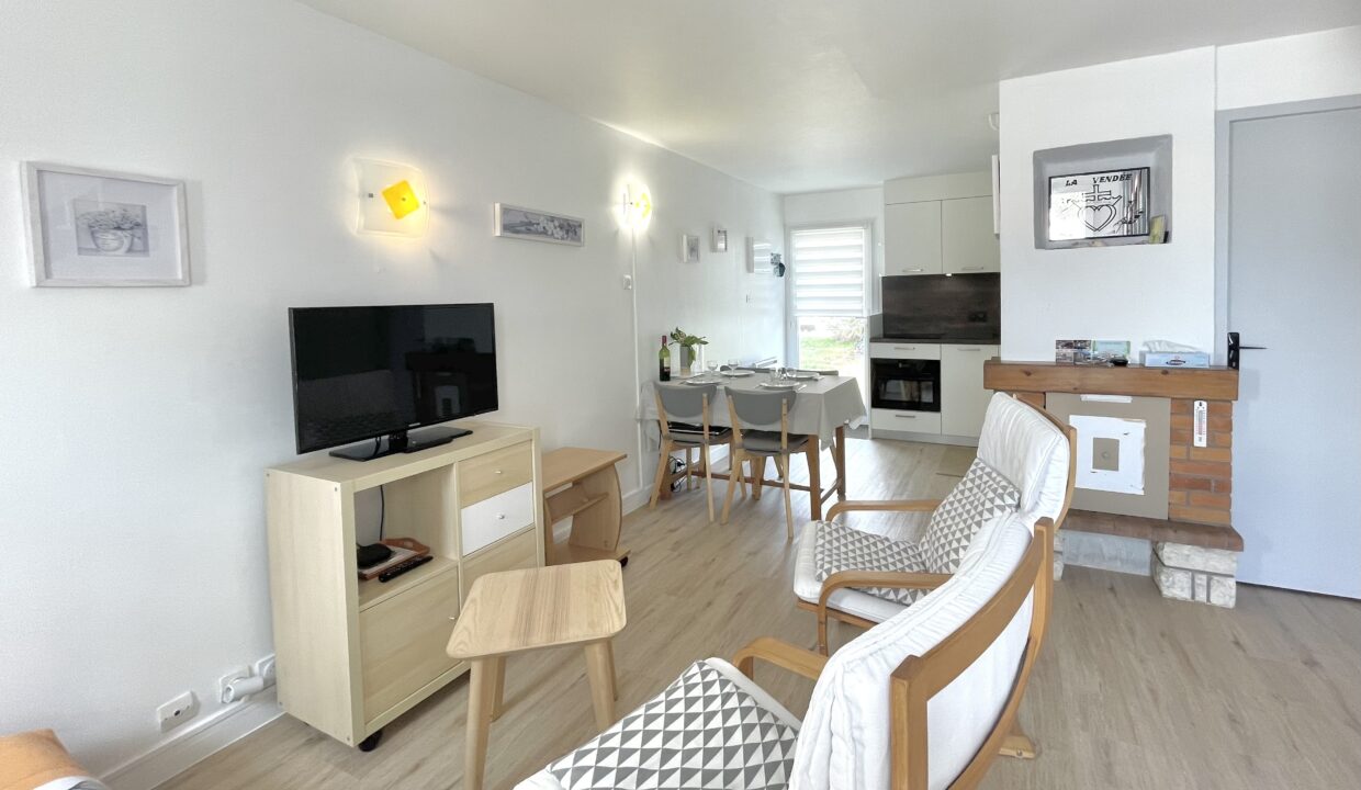 LES-FERMES-MARINES-TYPE-3-ETAGE-PISCINE-CHAUFFEE-ET-TENNIS-COLLECTIFS-COMMERCES-ET-BORD-DE-MER-A-PROXIMITE-WIFI-6