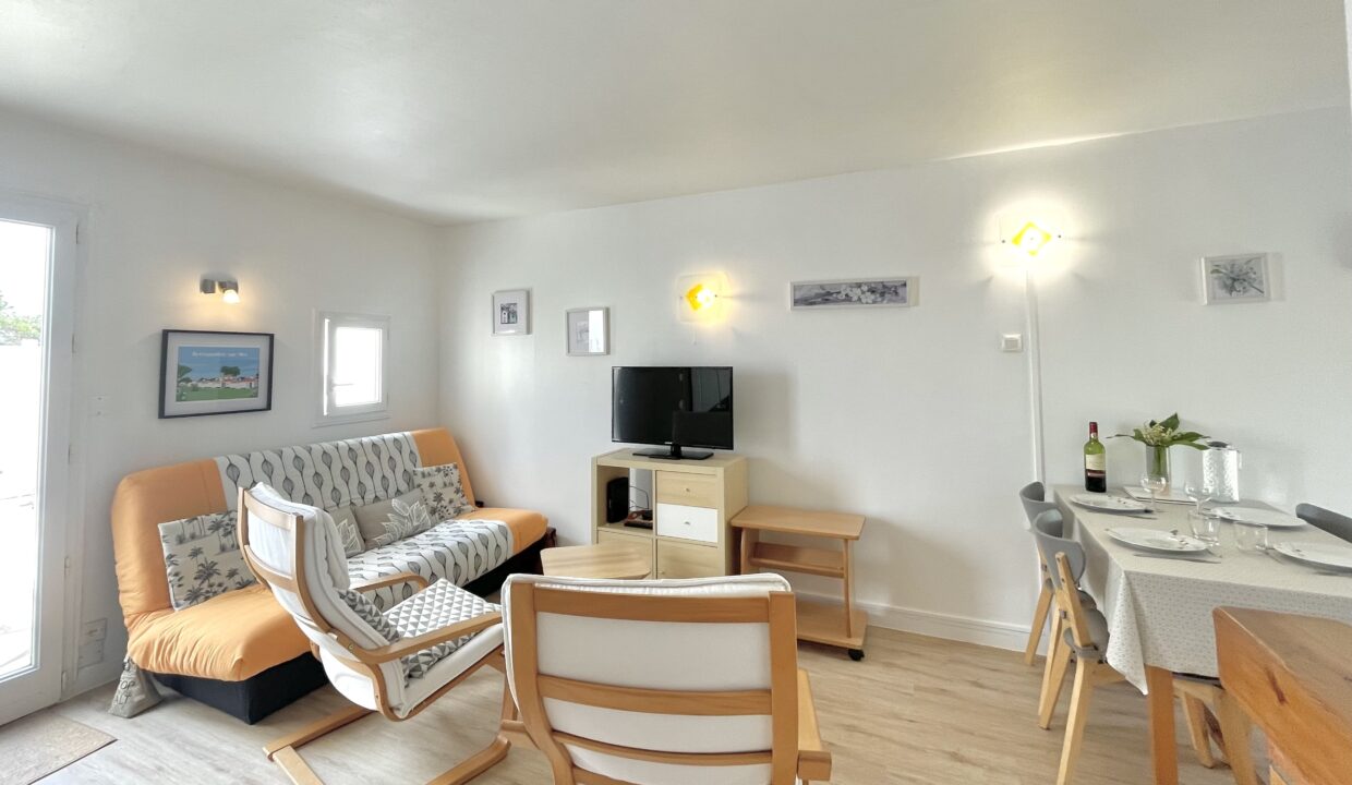 LES-FERMES-MARINES-TYPE-3-ETAGE-PISCINE-CHAUFFEE-ET-TENNIS-COLLECTIFS-COMMERCES-ET-BORD-DE-MER-A-PROXIMITE-WIFI-8