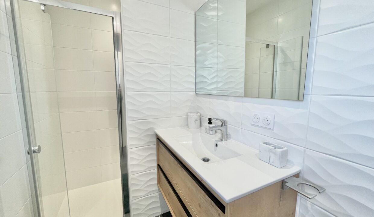 La-Paree-150m-bord-de-mer-belle-maison-recente-et-confortable-110m²-4-chambres-et-8-couchages-WIFI-12