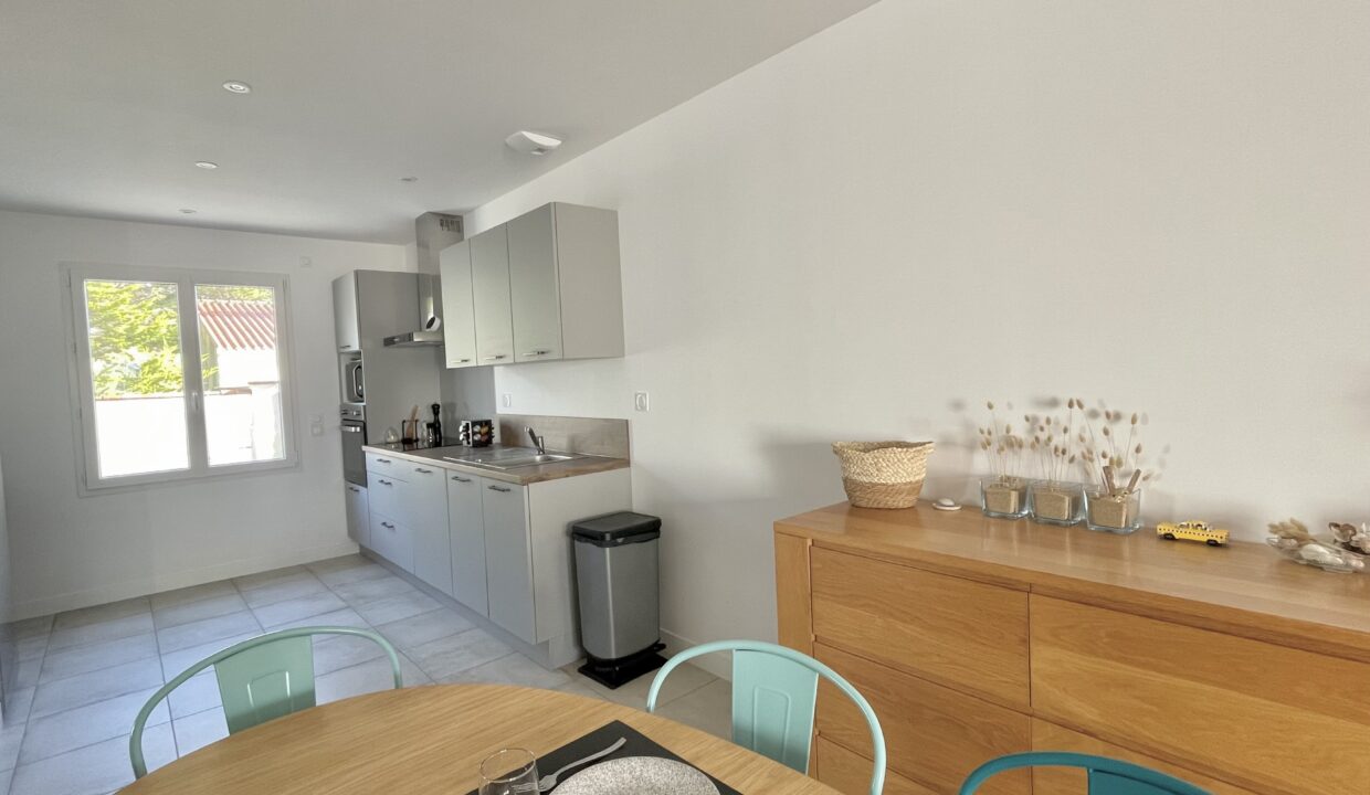 La-Paree-150m-bord-de-mer-belle-maison-recente-et-confortable-110m²-4-chambres-et-8-couchages-WIFI-3