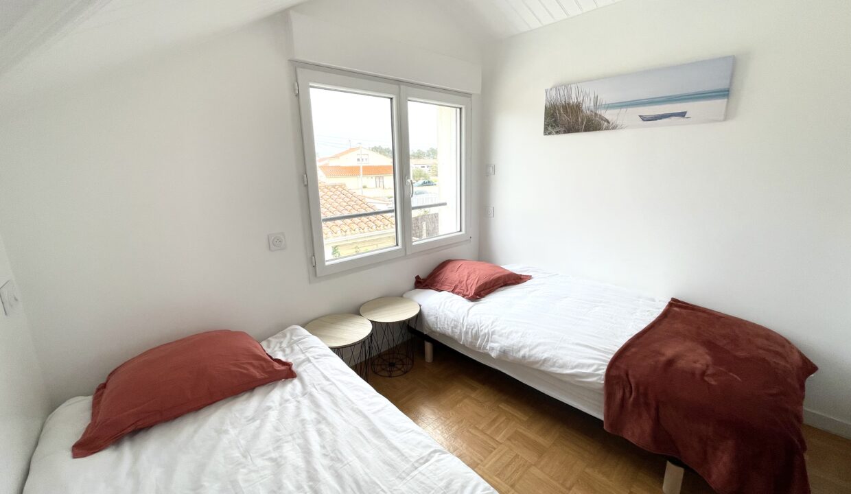 La-Sauzaie-700m-de-la-plage-maison-renovee-2-chambres-4-couchages-Acces-WIFI-15