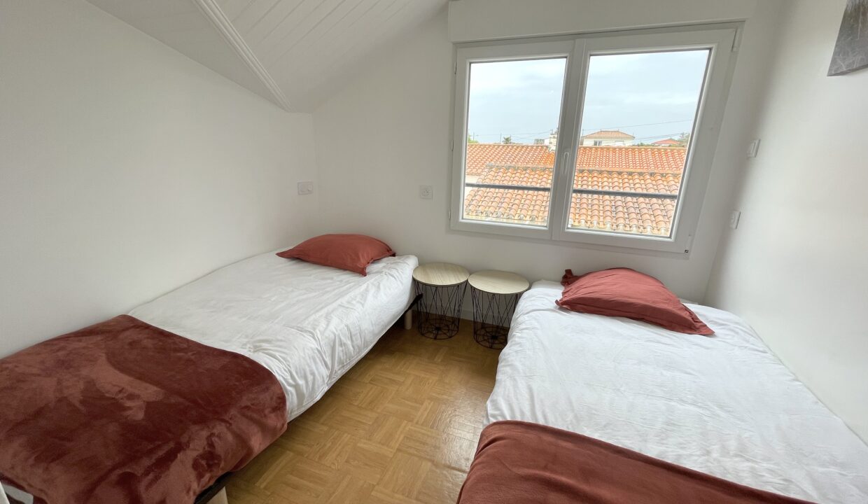 La-Sauzaie-700m-de-la-plage-maison-renovee-2-chambres-4-couchages-Acces-WIFI-16
