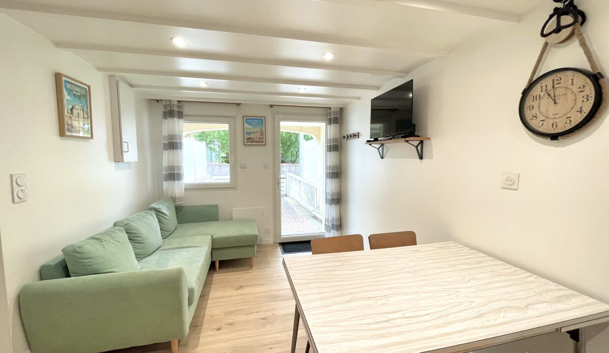 La-Sauzaie-700m-de-la-plage-maison-renovee-2-chambres-4-couchages-Acces-WIFI-2