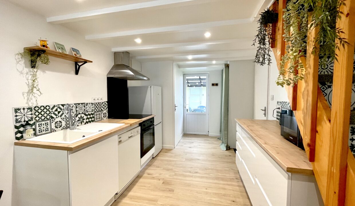La-Sauzaie-700m-de-la-plage-maison-renovee-2-chambres-4-couchages-Acces-WIFI-5