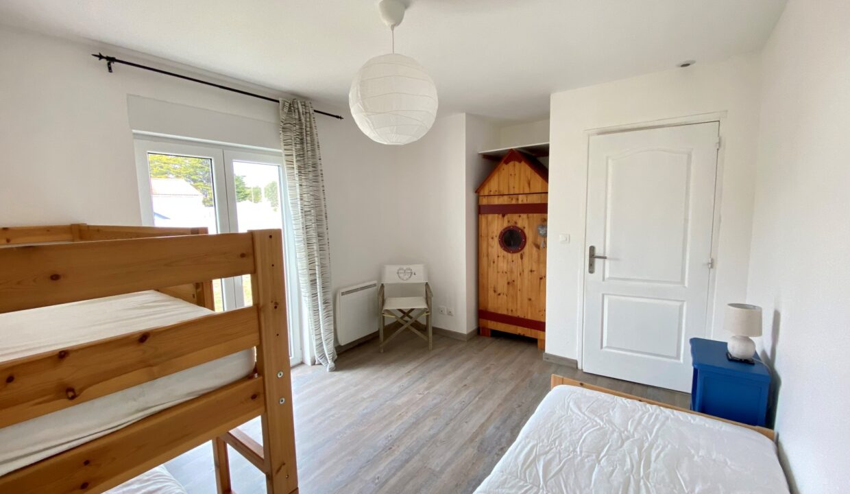 La-Sauzaie-spacieuse-maison-avec-terrasse-de-50m²-jardin-au-calme-des-pins-300-m-mer-WIFI-Animaux-bienvenus-12