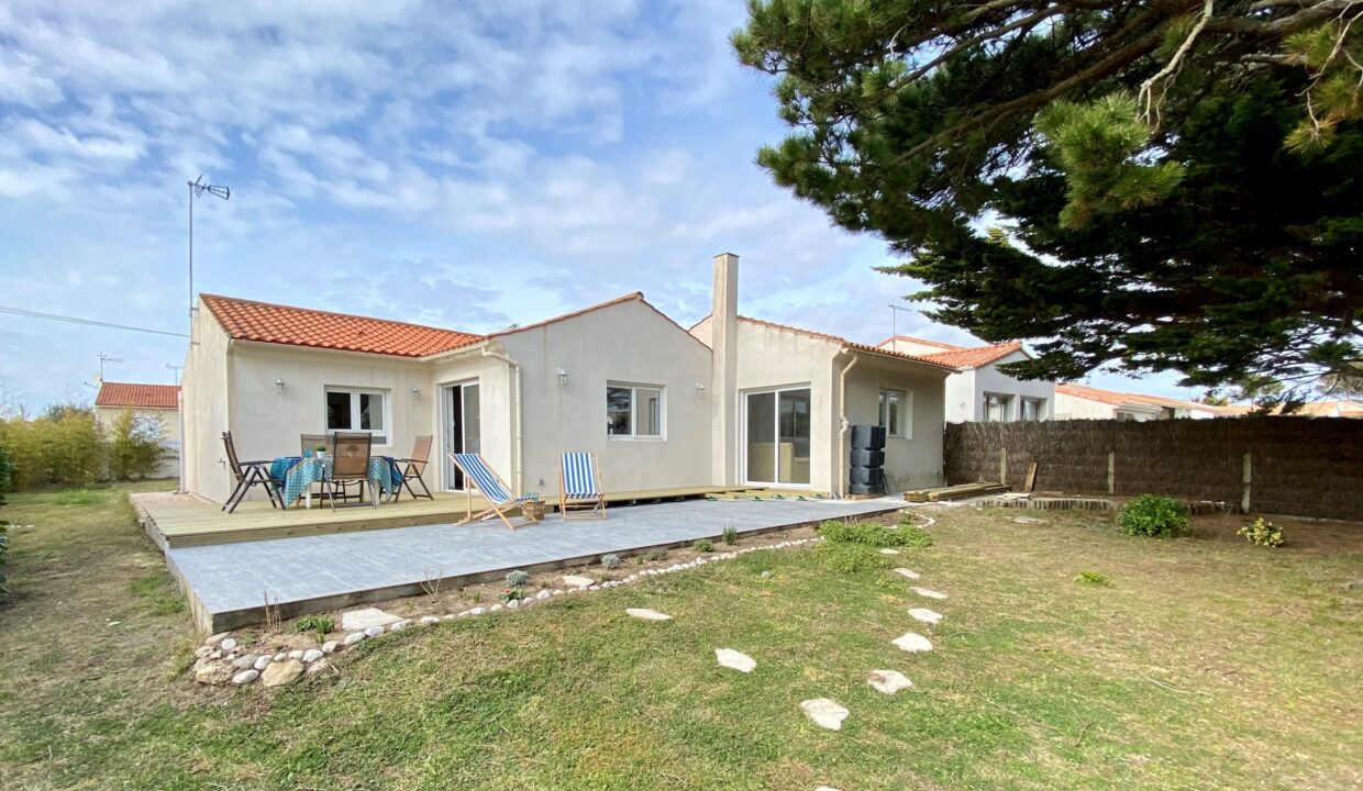 La-Sauzaie-spacieuse-maison-avec-terrasse-de-50m²-jardin-au-calme-des-pins-300-m-mer-WIFI-Animaux-bienvenus-13