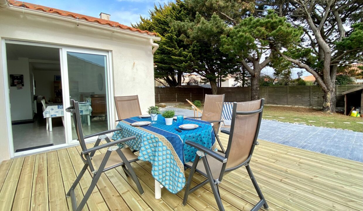 La-Sauzaie-spacieuse-maison-avec-terrasse-de-50m²-jardin-au-calme-des-pins-300-m-mer-WIFI-Animaux-bienvenus-14