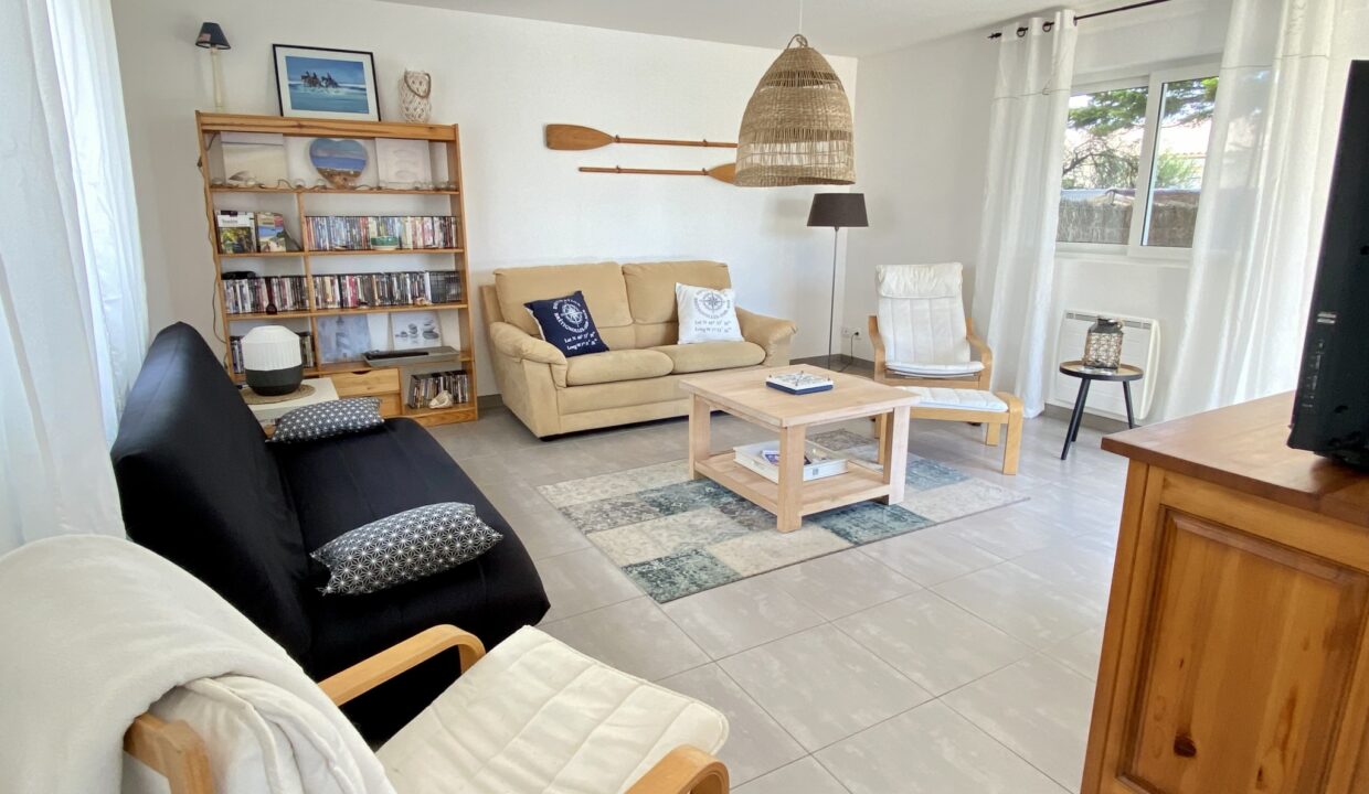 La-Sauzaie-spacieuse-maison-avec-terrasse-de-50m²-jardin-au-calme-des-pins-300-m-mer-WIFI-Animaux-bienvenus-5