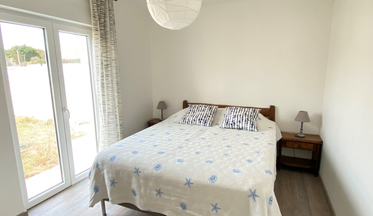 La-Sauzaie-spacieuse-maison-avec-terrasse-de-50m²-jardin-au-calme-des-pins-300-m-mer-WIFI-Animaux-bienvenus-8