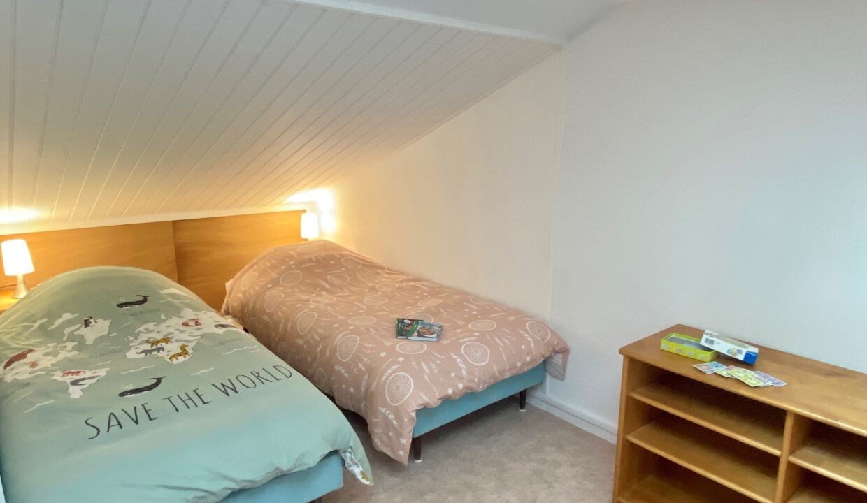 Le-Marais-Girard-Appartement-confortable-4-personnes-avec-loggia-dans-residence-1ere-ligne-100m-mer-11