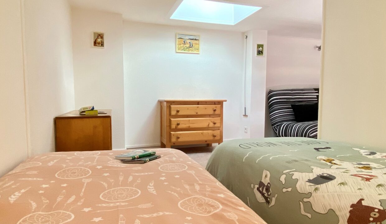 Le-Marais-Girard-Appartement-confortable-4-personnes-avec-loggia-dans-residence-1ere-ligne-100m-mer-12