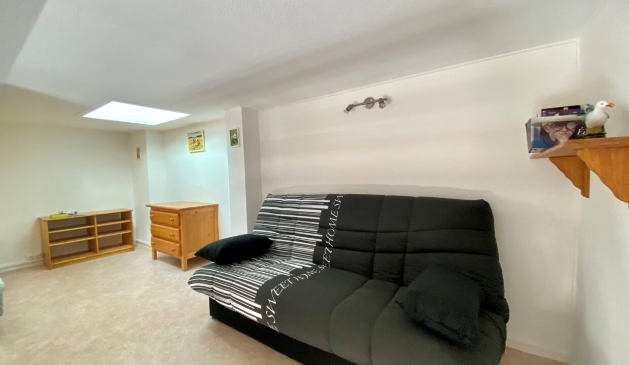 Le-Marais-Girard-Appartement-confortable-4-personnes-avec-loggia-dans-residence-1ere-ligne-100m-mer-13