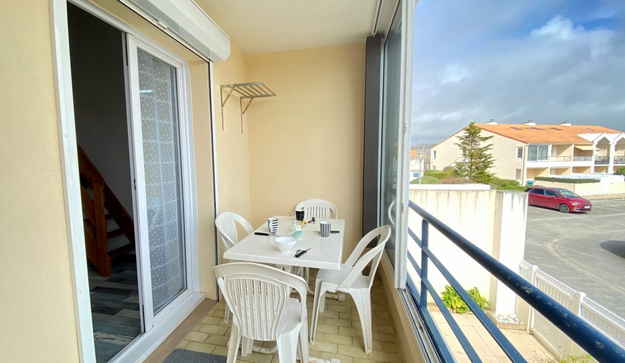 Le-Marais-Girard-Appartement-confortable-4-personnes-avec-loggia-dans-residence-1ere-ligne-100m-mer-14