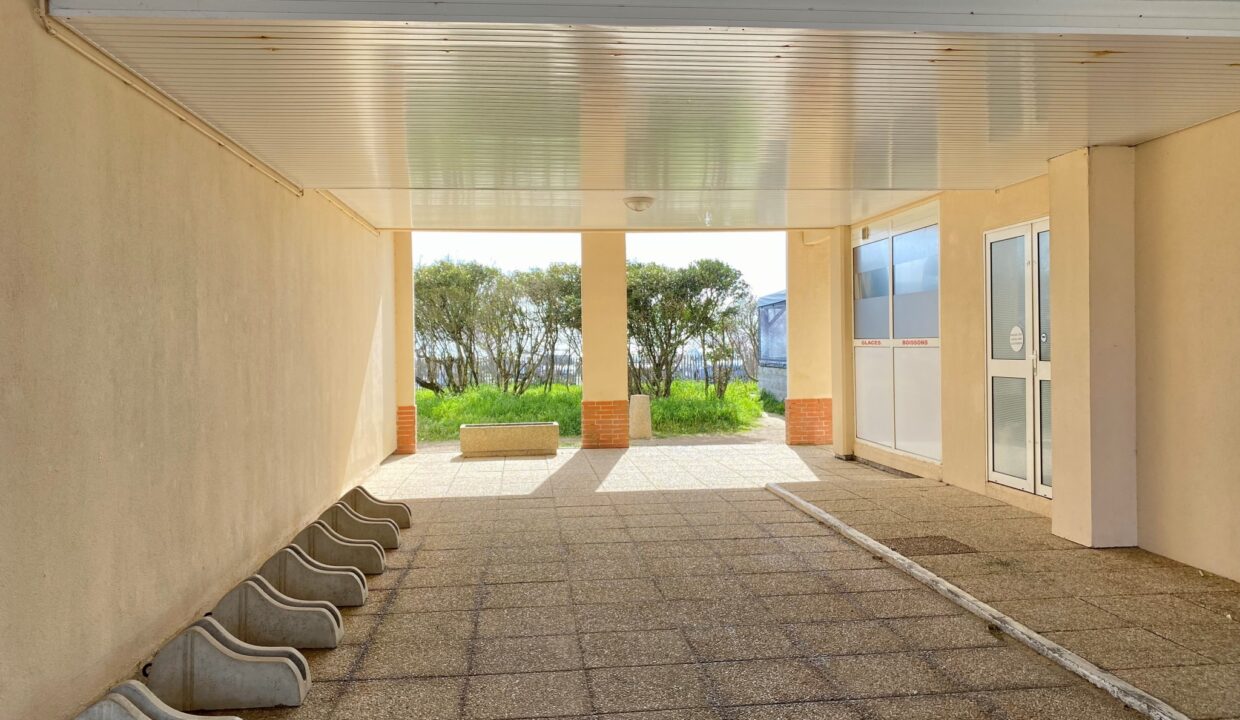 Le-Marais-Girard-Appartement-confortable-4-personnes-avec-loggia-dans-residence-1ere-ligne-100m-mer-16