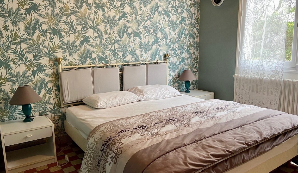MAISON-DE-PAYS-AVEC-GRAND-JARDIN-PROCHE-DU-CENTRE-VILLE-7