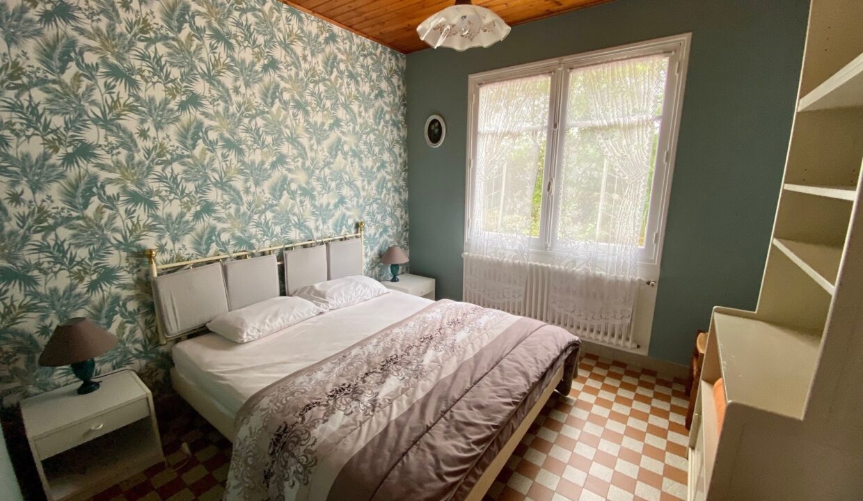 MAISON-DE-PAYS-AVEC-GRAND-JARDIN-PROCHE-DU-CENTRE-VILLE-8