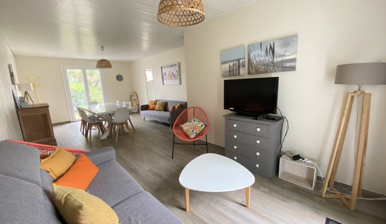 MAISON-ENTIEREMENT-RENOVEE-AVEC-JARDIN-CLOS-300M-DU-BORD-DE-MER-2