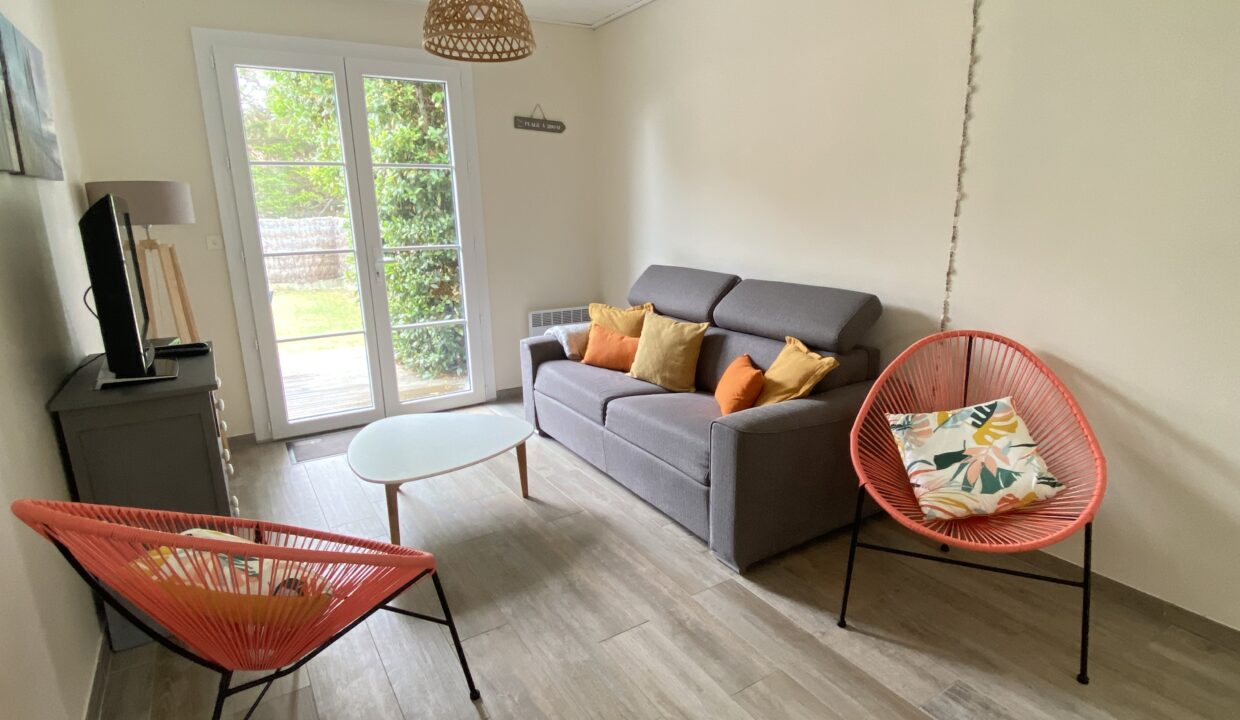 MAISON-ENTIEREMENT-RENOVEE-AVEC-JARDIN-CLOS-300M-DU-BORD-DE-MER-3