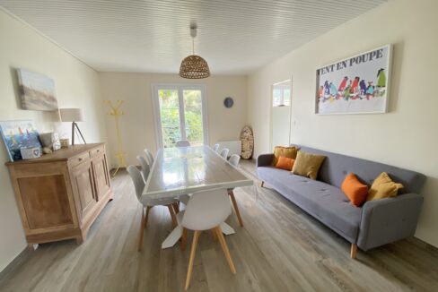 MAISON ENTIEREMENT RENOVEE AVEC JARDIN CLOS - 300M DU BORD DE MER