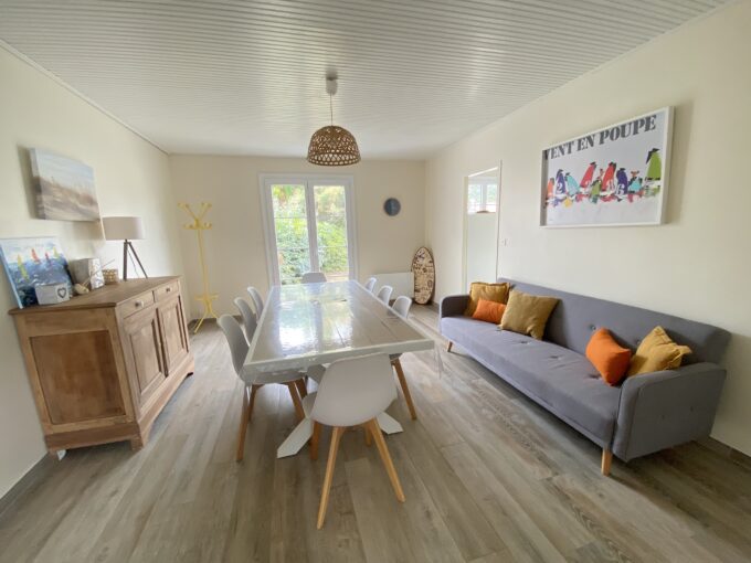 MAISON ENTIEREMENT RENOVEE AVEC JARDIN CLOS - 300M DU BORD DE MER