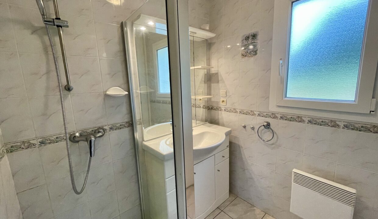 MAISON-FAMILIALE-6-couchages-3-chambres-AU-COEUR-DES-DUNES-DE-LA-SAUZAIE-650M-BORD-DE-MER-Animaux-bienvenus-8