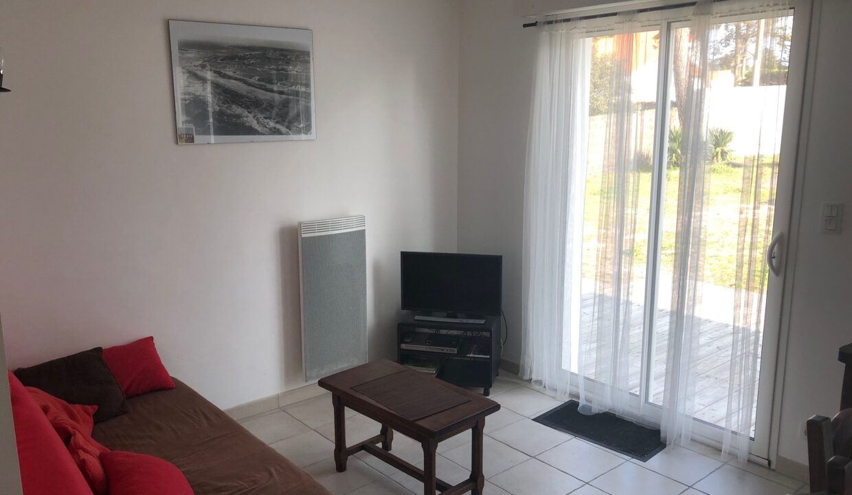 MARAIS-GIRARD-300m-DU-BORD-DE-MER-MAISON-RENOVEE-3-chambres-6-couchages-WIFI-Animaux-bienvenus-4