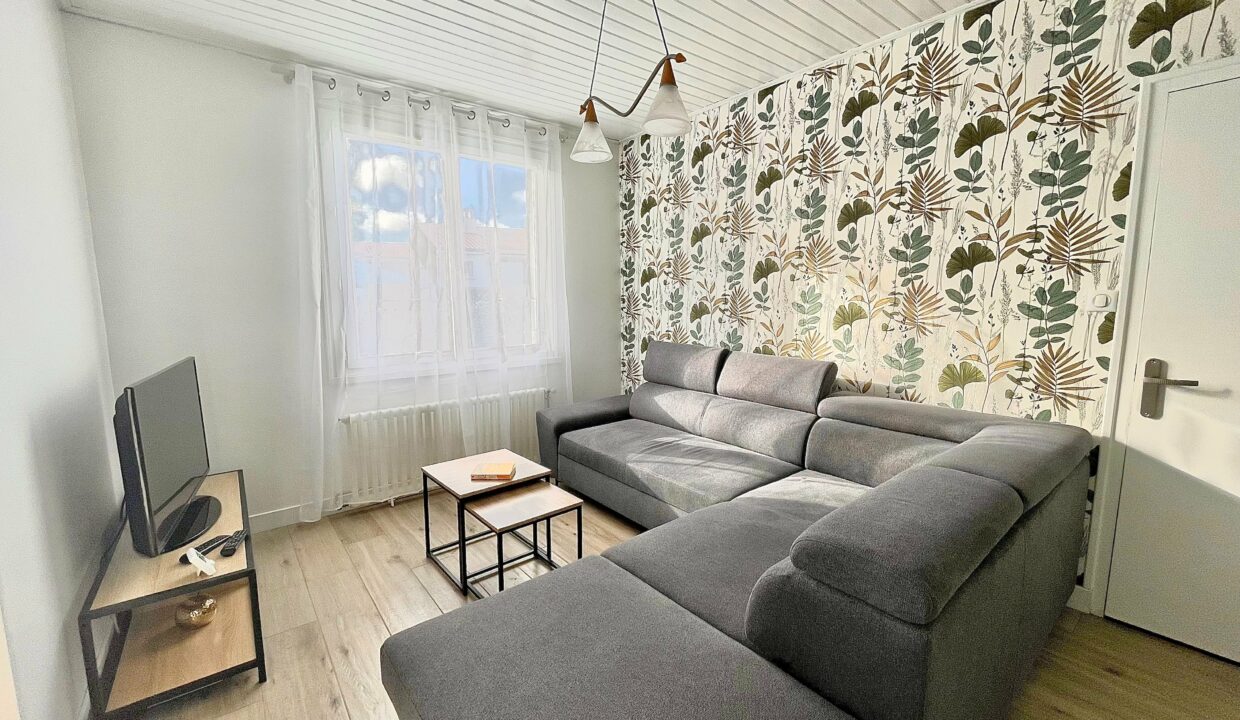 Maison-de-pays-renovee-3-chambres-6-couchages-400m-centre-bourg-et-2km-de-la-plage-10