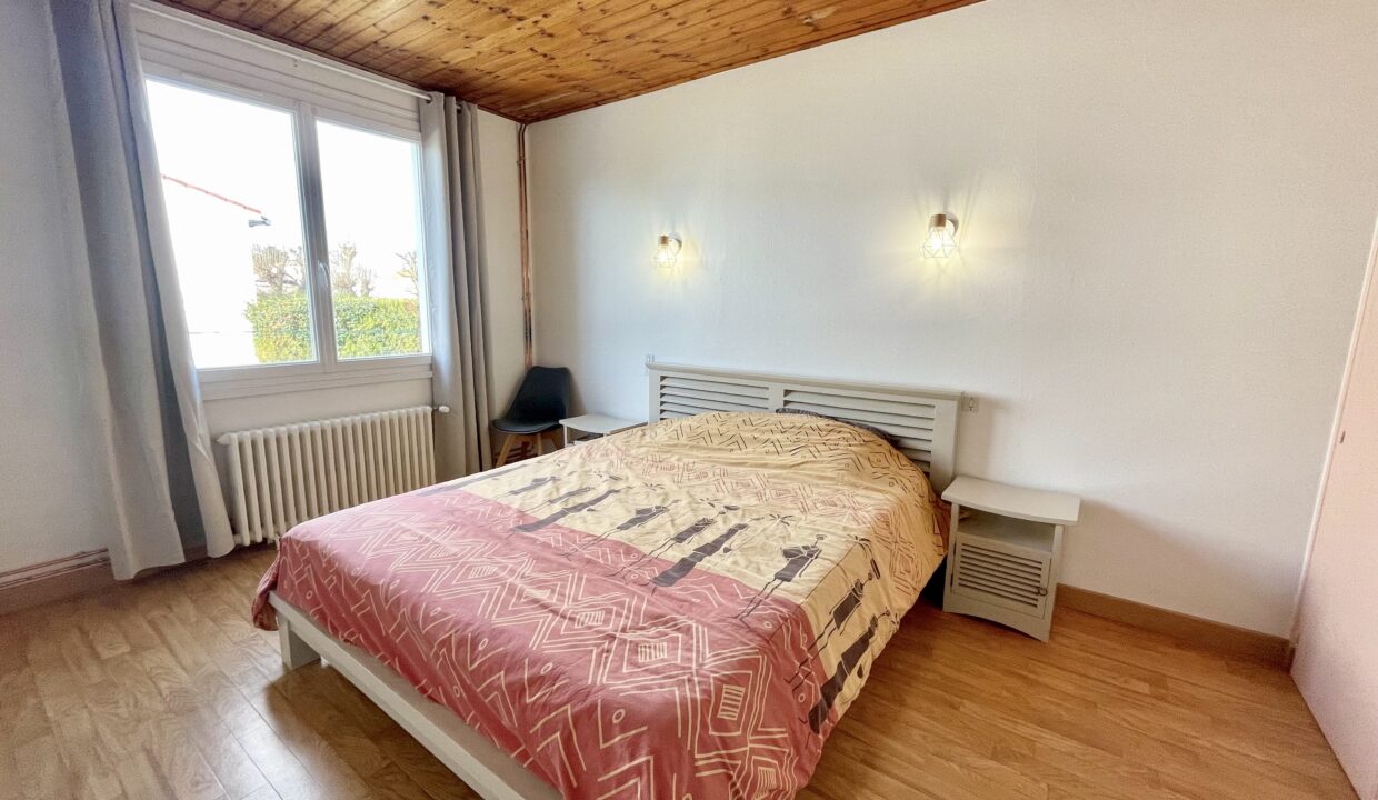 Maison-de-pays-renovee-3-chambres-6-couchages-400m-centre-bourg-et-2km-de-la-plage-11