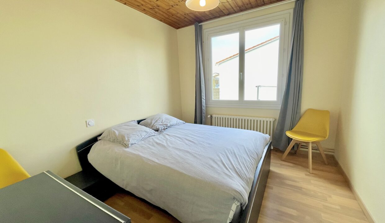 Maison-de-pays-renovee-3-chambres-6-couchages-400m-centre-bourg-et-2km-de-la-plage-13