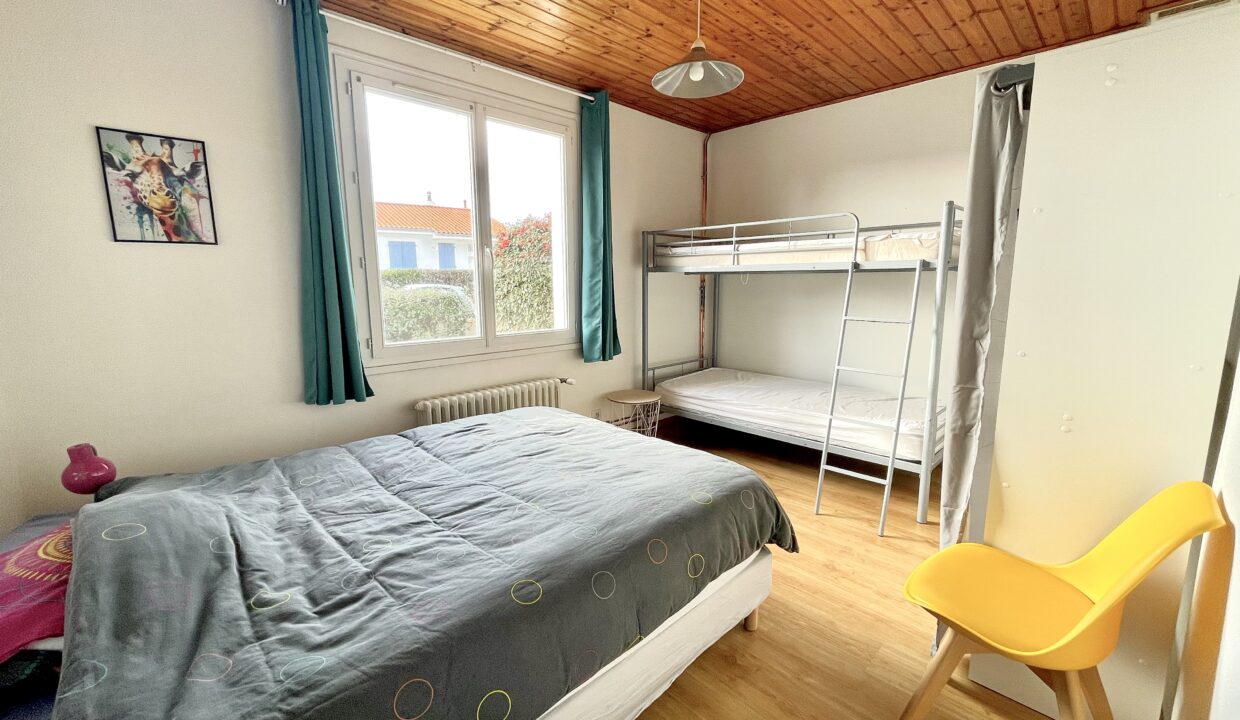 Maison-de-pays-renovee-3-chambres-6-couchages-400m-centre-bourg-et-2km-de-la-plage-15