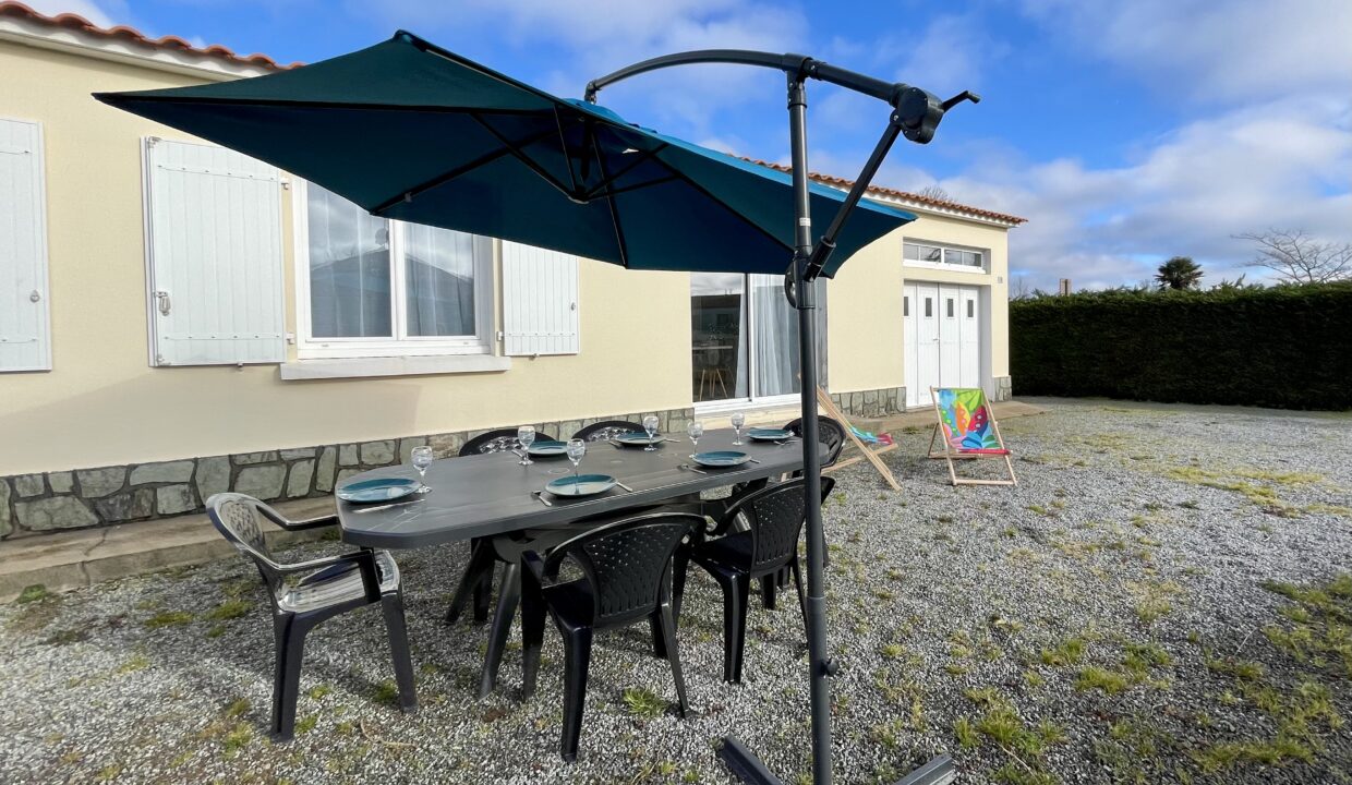 Maison-de-pays-renovee-3-chambres-6-couchages-400m-centre-bourg-et-2km-de-la-plage-16