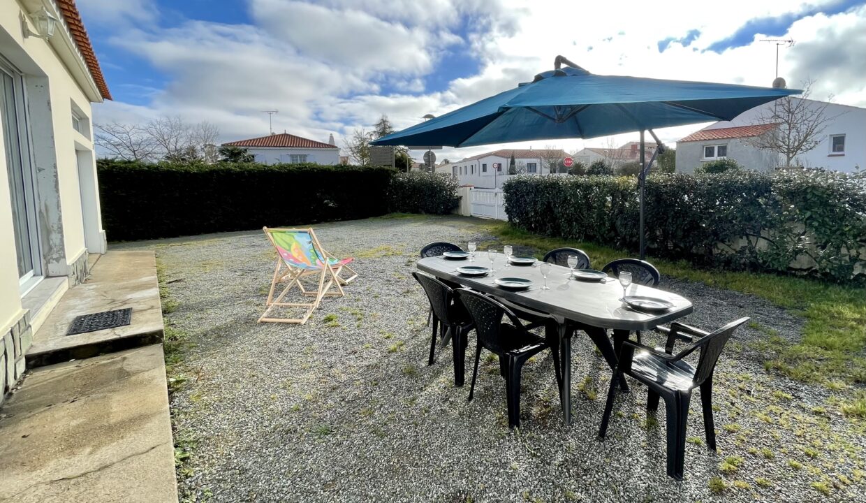 Maison-de-pays-renovee-3-chambres-6-couchages-400m-centre-bourg-et-2km-de-la-plage-17
