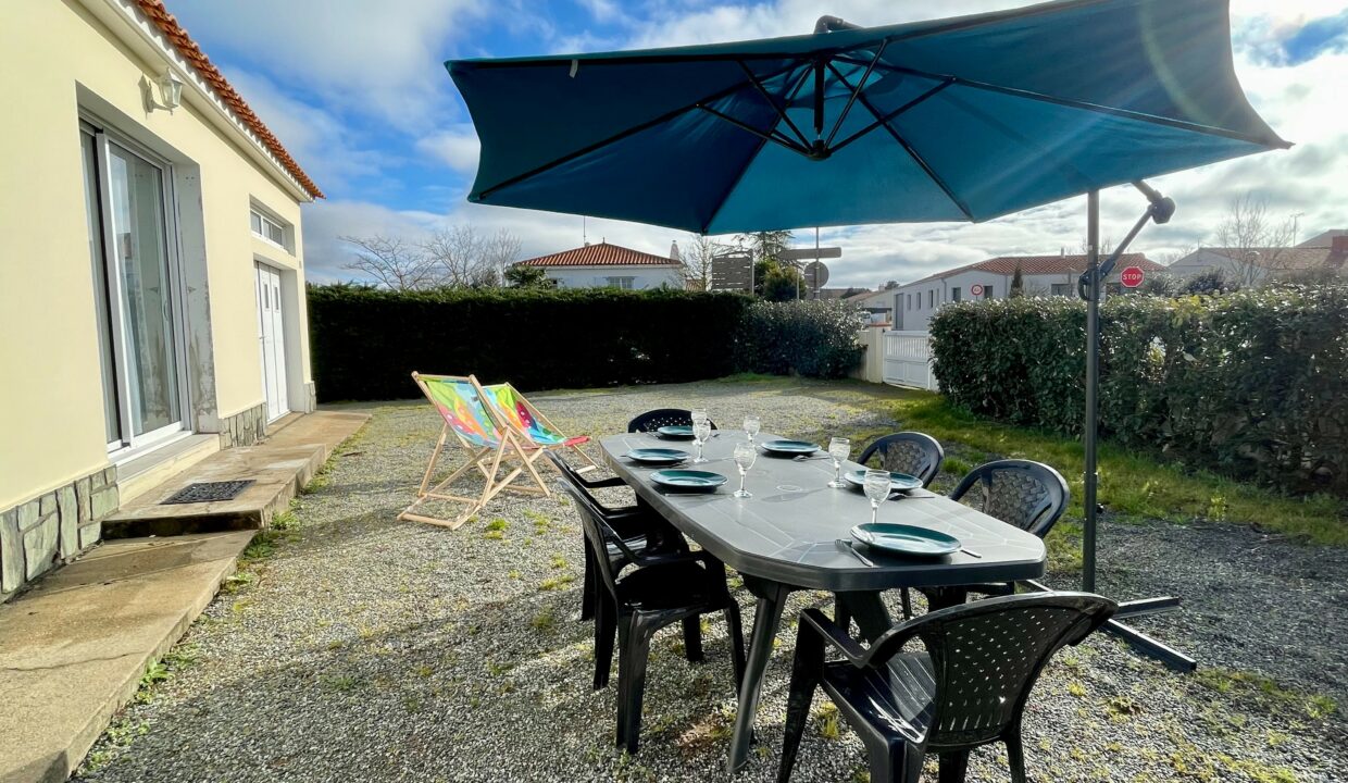 Maison-de-pays-renovee-3-chambres-6-couchages-400m-centre-bourg-et-2km-de-la-plage-18