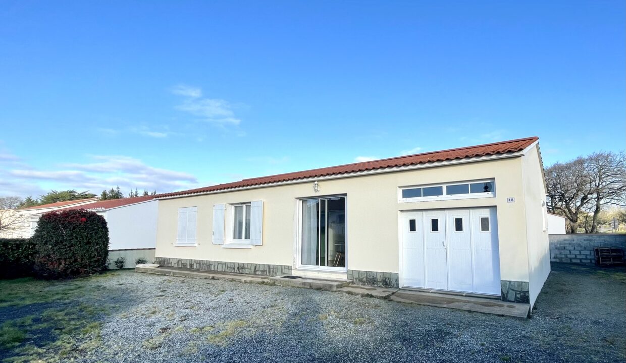 Maison-de-pays-renovee-3-chambres-6-couchages-400m-centre-bourg-et-2km-de-la-plage-19