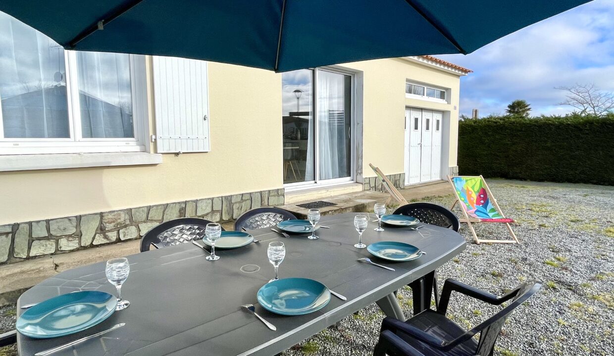 Maison-de-pays-renovee-3-chambres-6-couchages-400m-centre-bourg-et-2km-de-la-plage-3