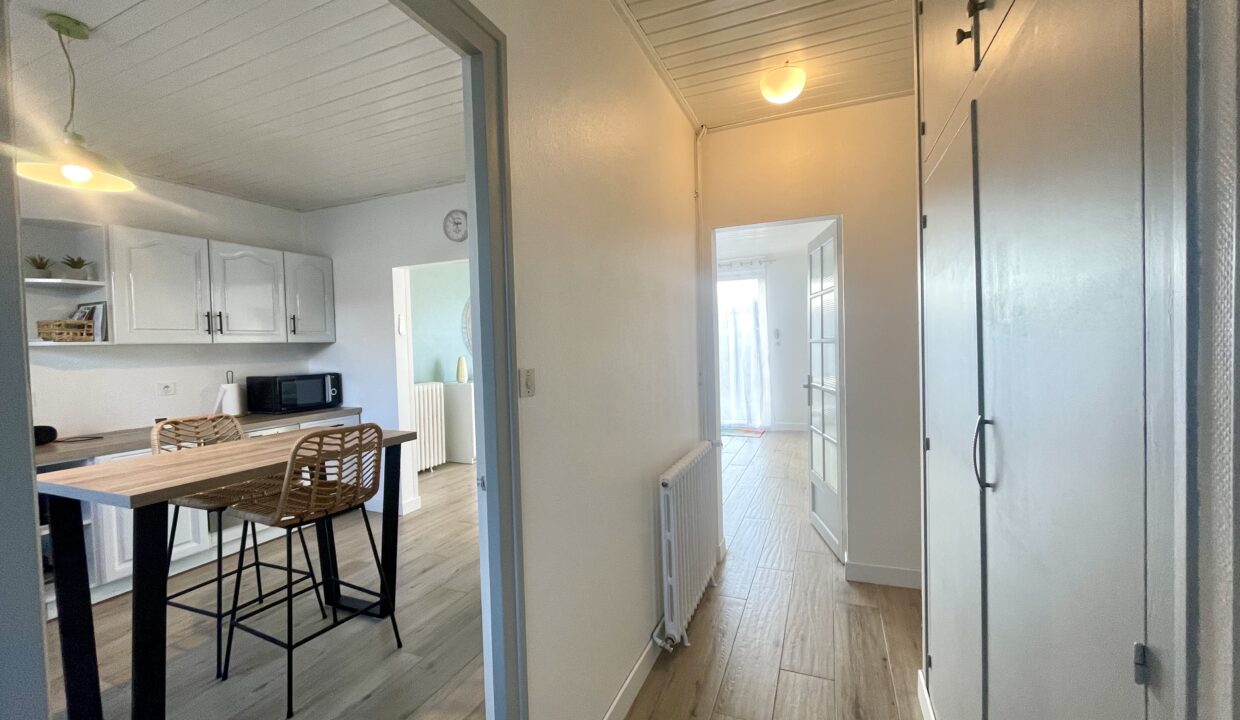 Maison-de-pays-renovee-3-chambres-6-couchages-400m-centre-bourg-et-2km-de-la-plage-4